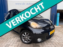 Toyota Aygo - 1.0-12V Dynamic Navigator AUTOMAAT 5-drs / AIRCO / NAVI / APK 09-27