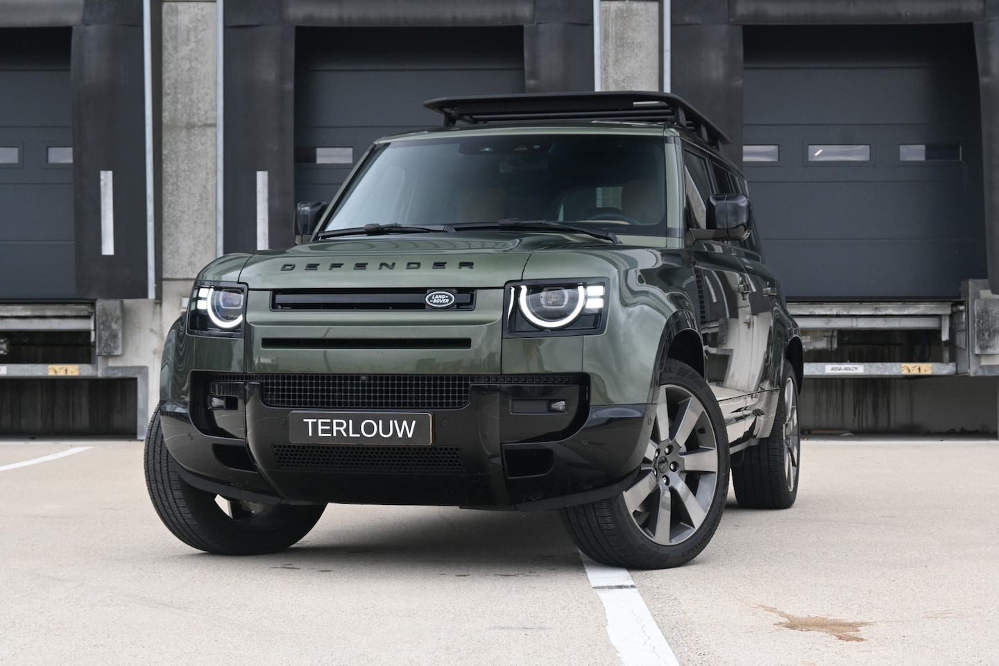 Land Rover Defender 110 - 2.0 P300e 110 X-Dynamic HSE 2.0 P300e 110 X-Dynamic HSE - AutoWereld.nl