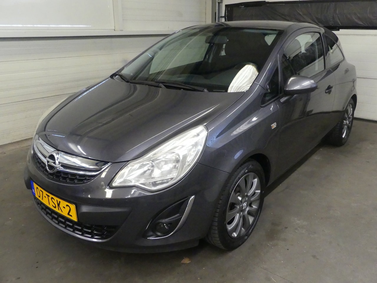 Opel Corsa - 1.2-16V Anniversary Edition - Airco - Keurig Onderhouden - AutoWereld.nl