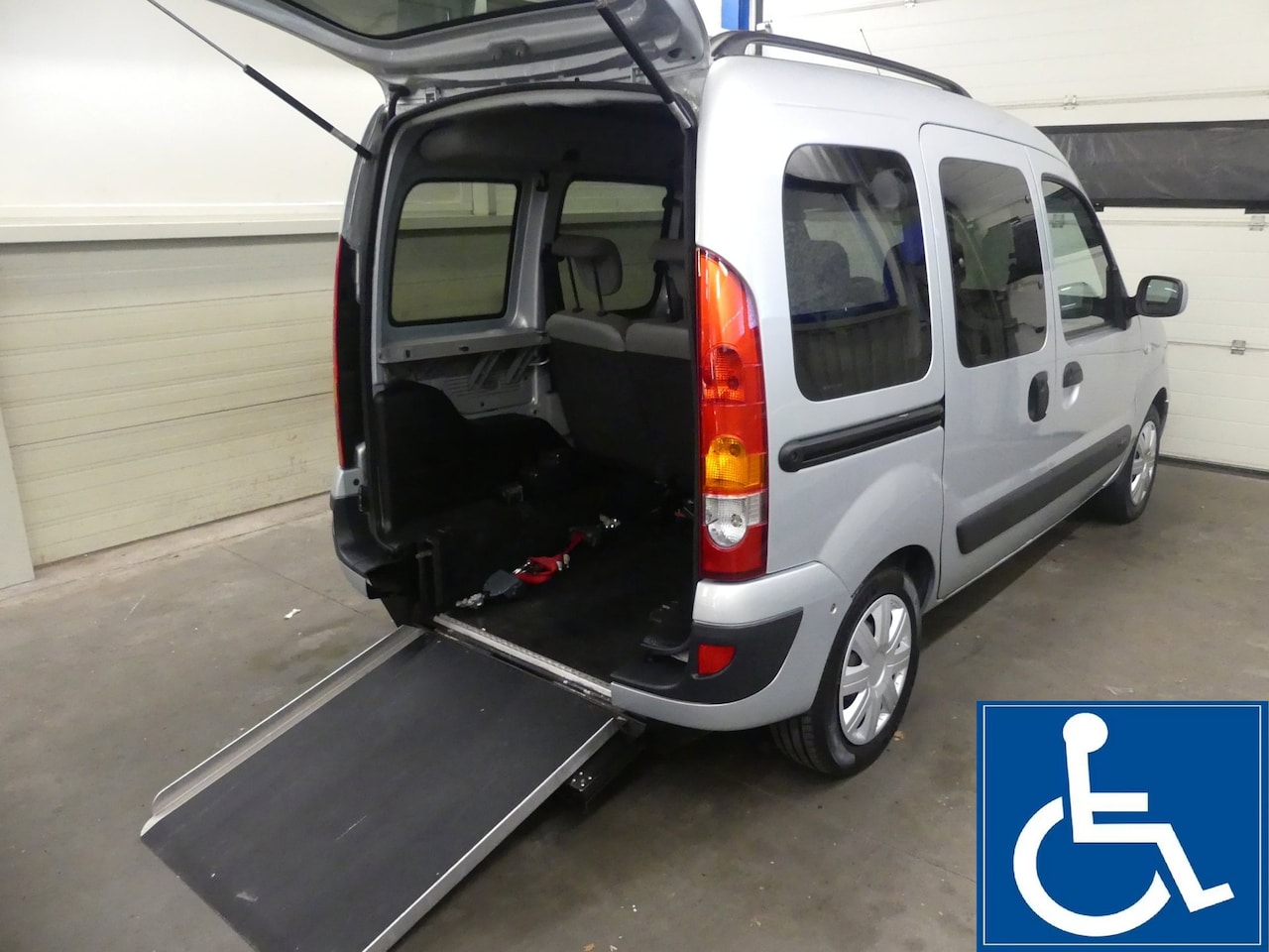 Renault Kangoo - 1.6-16V Expression Luxe - Rolstoelauto - Airco - AutoWereld.nl
