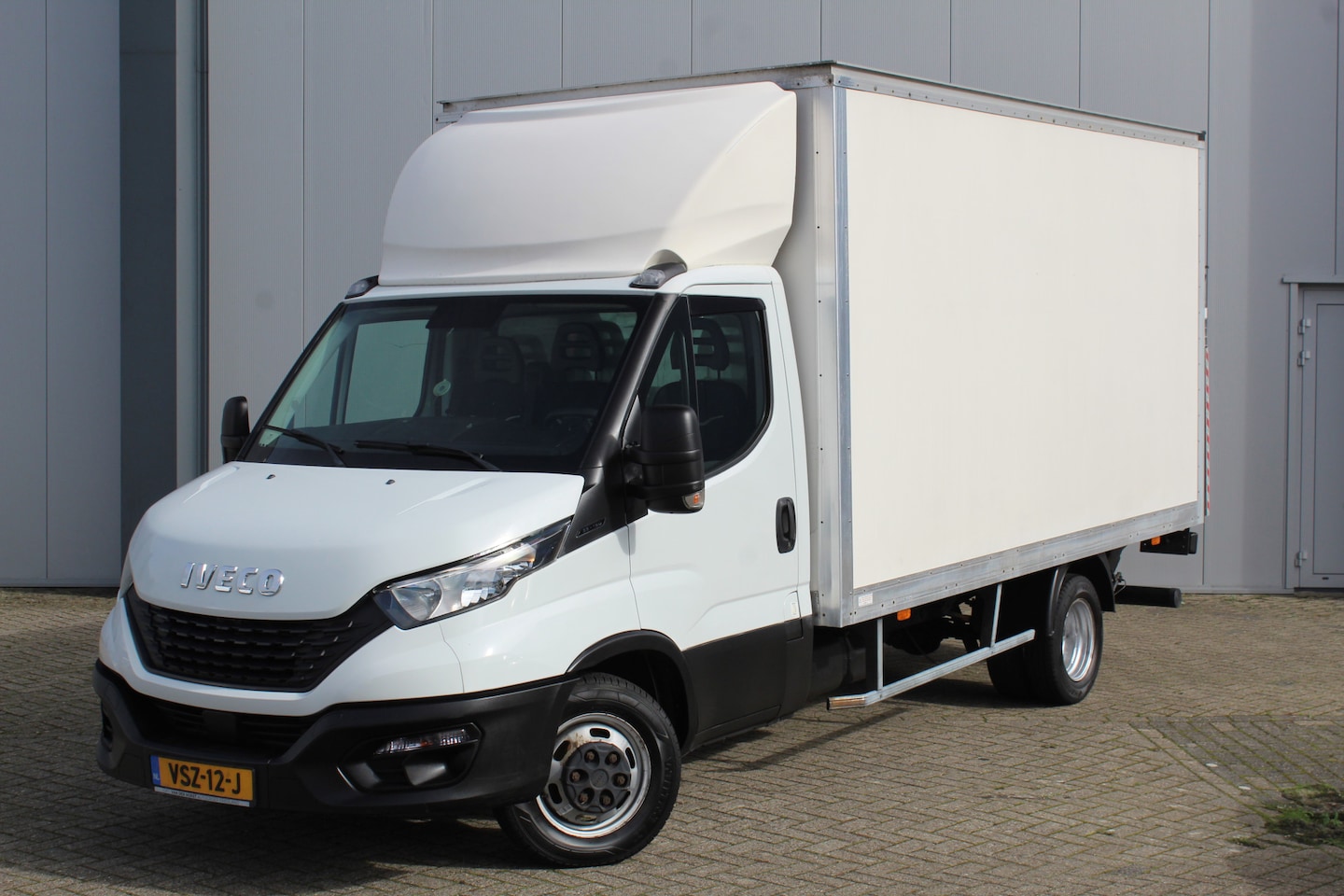 Iveco Daily - 35C16H 2.3 410 Bakwagen + Laadklep, 3 Persoons, Airco, Elektrische lift, Cruise control, B - AutoWereld.nl