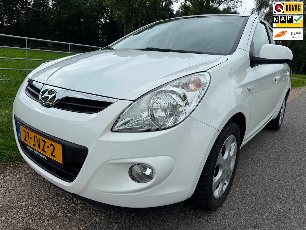 Hyundai i20 - 1.6i i-Catcher DEALER onderhouden|airco|leder - AutoWereld.nl