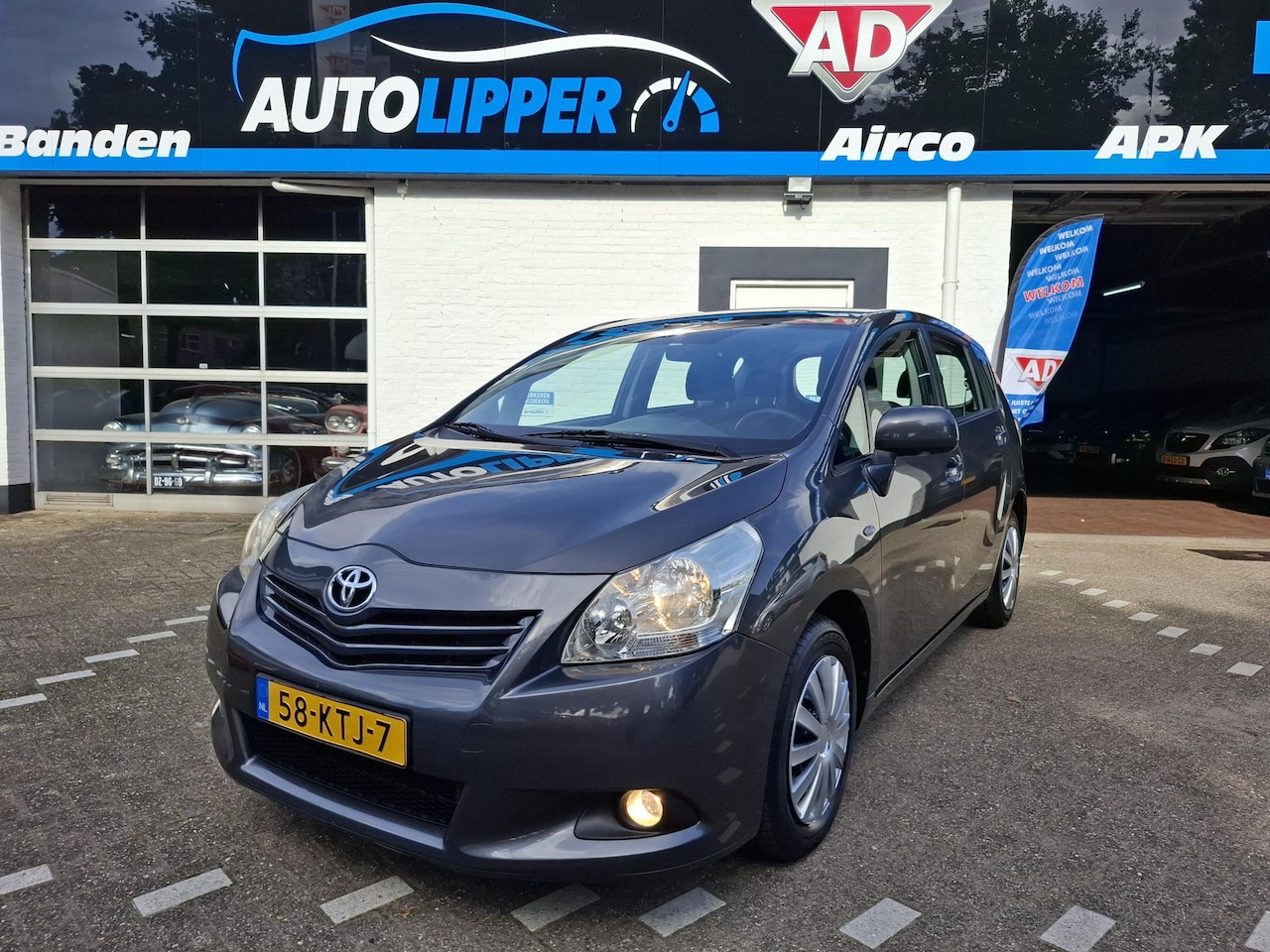 Toyota Verso - 1.8 VVT-i Aspiration /Nieuwe apk bij aflevering/CC/Navi/Cruise/ All season banden/Trekhaak - AutoWereld.nl