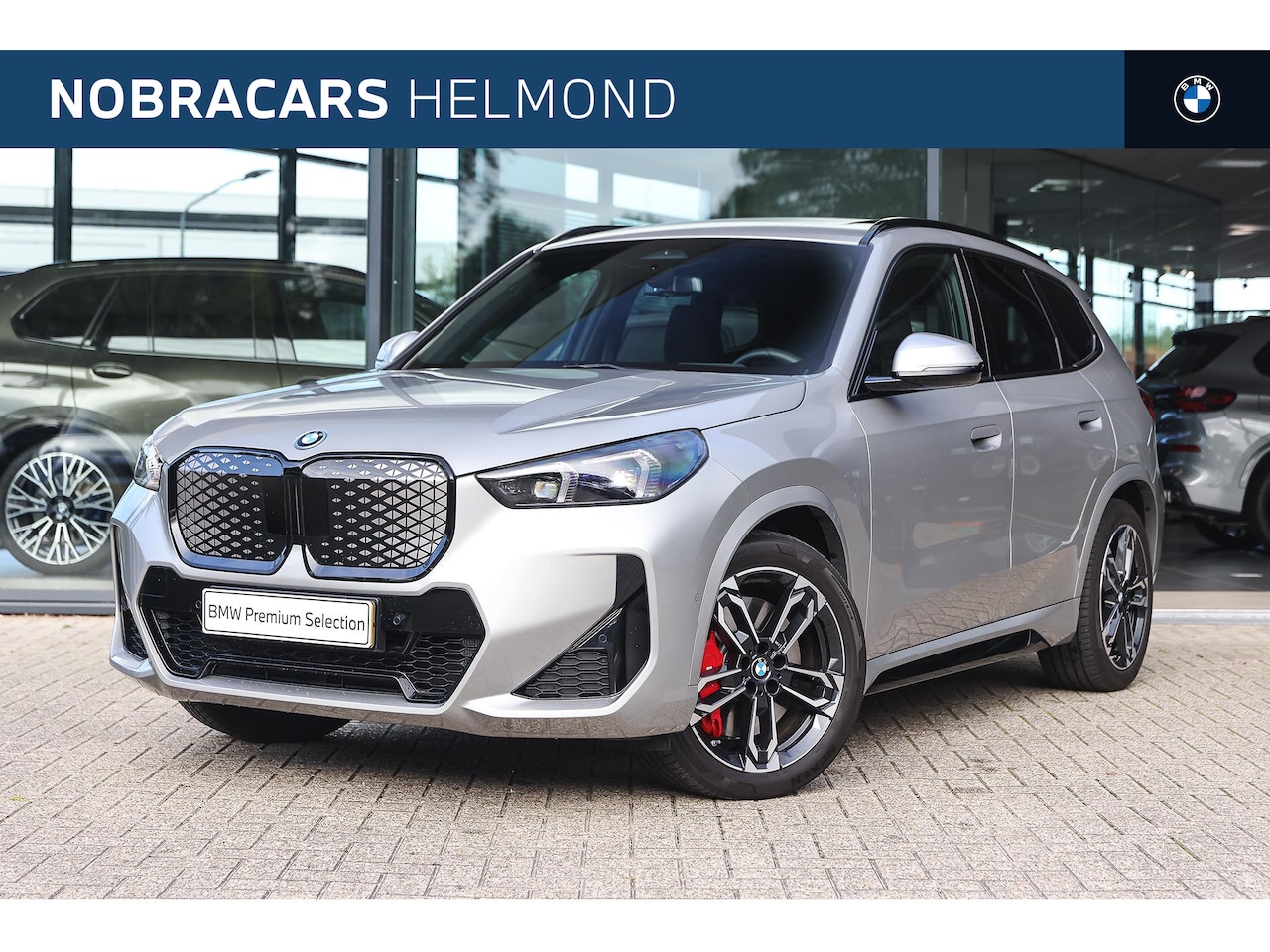 BMW iX1 - eDrive20 M Sport / Panoramadak / Trekhaak / Sportstoelen / Achteruitrijcamera / M Adaptief - AutoWereld.nl