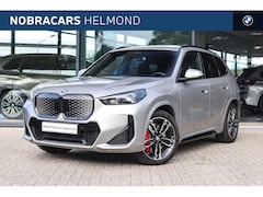 BMW iX1 - eDrive20 M Sport / Panoramadak / Trekhaak / Sportstoelen / Achteruitrijcamera / M Adaptief