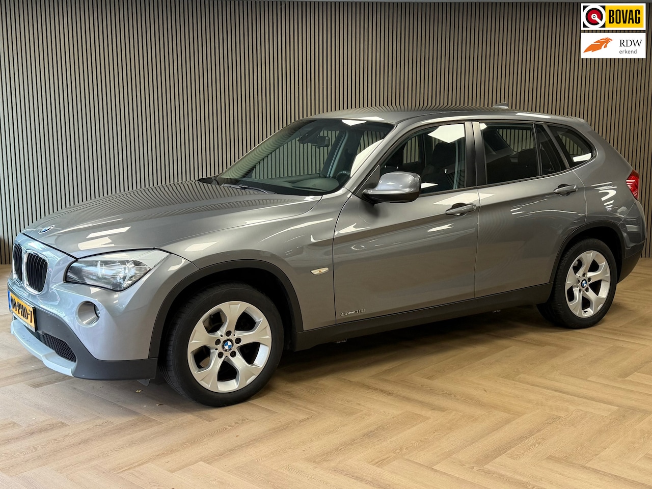 BMW X1 - SDrive18i Executive AUT. TREKHAAK PDC NAVIGATIE KEYLESS-GO CRUISE AIRCO - AutoWereld.nl