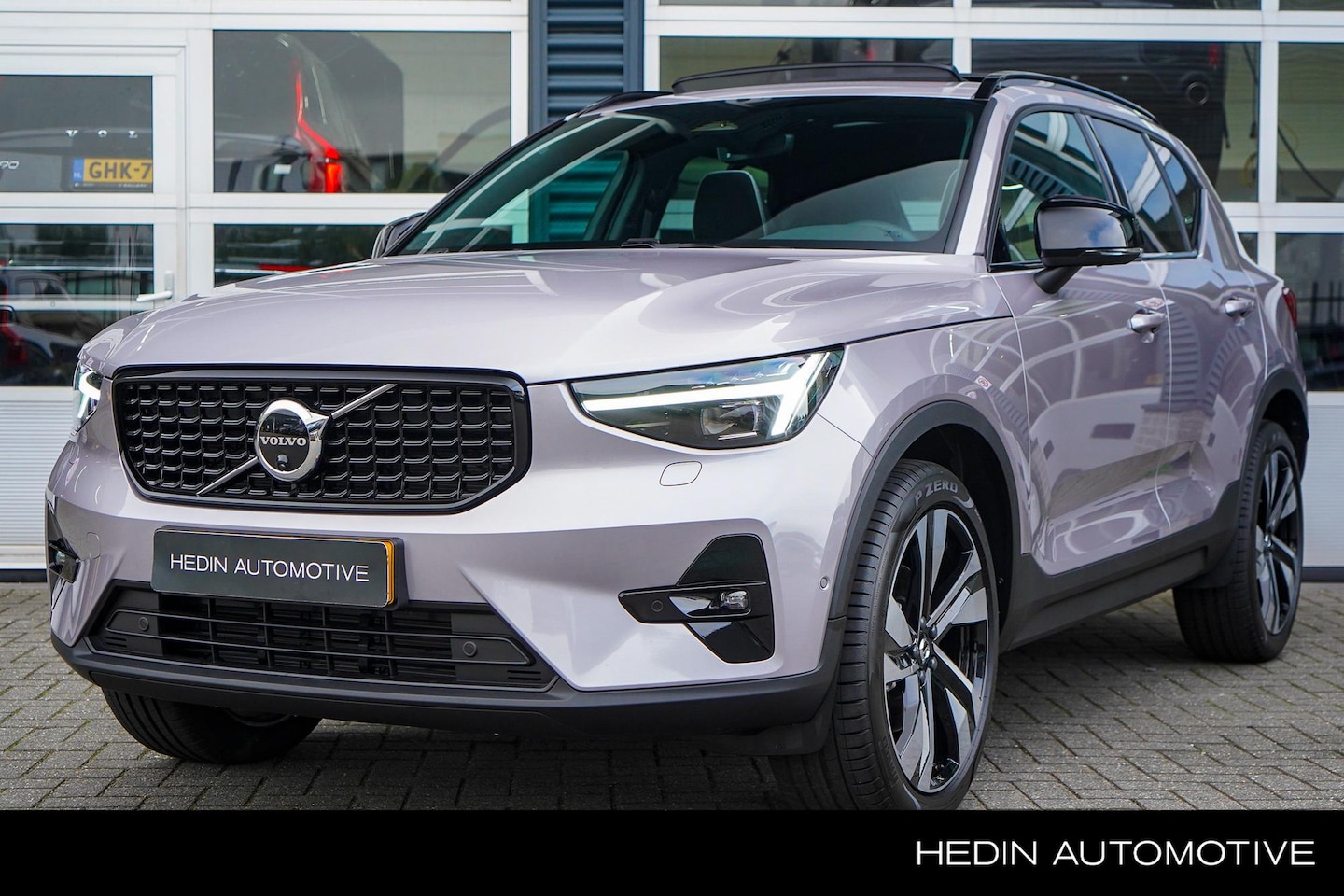 Volvo XC40 - 2.0 B4 Plus Dark | Panoramadak | Adaptive Cruise | BLIS | 360 Camera | Matrix LED | 20 inc - AutoWereld.nl