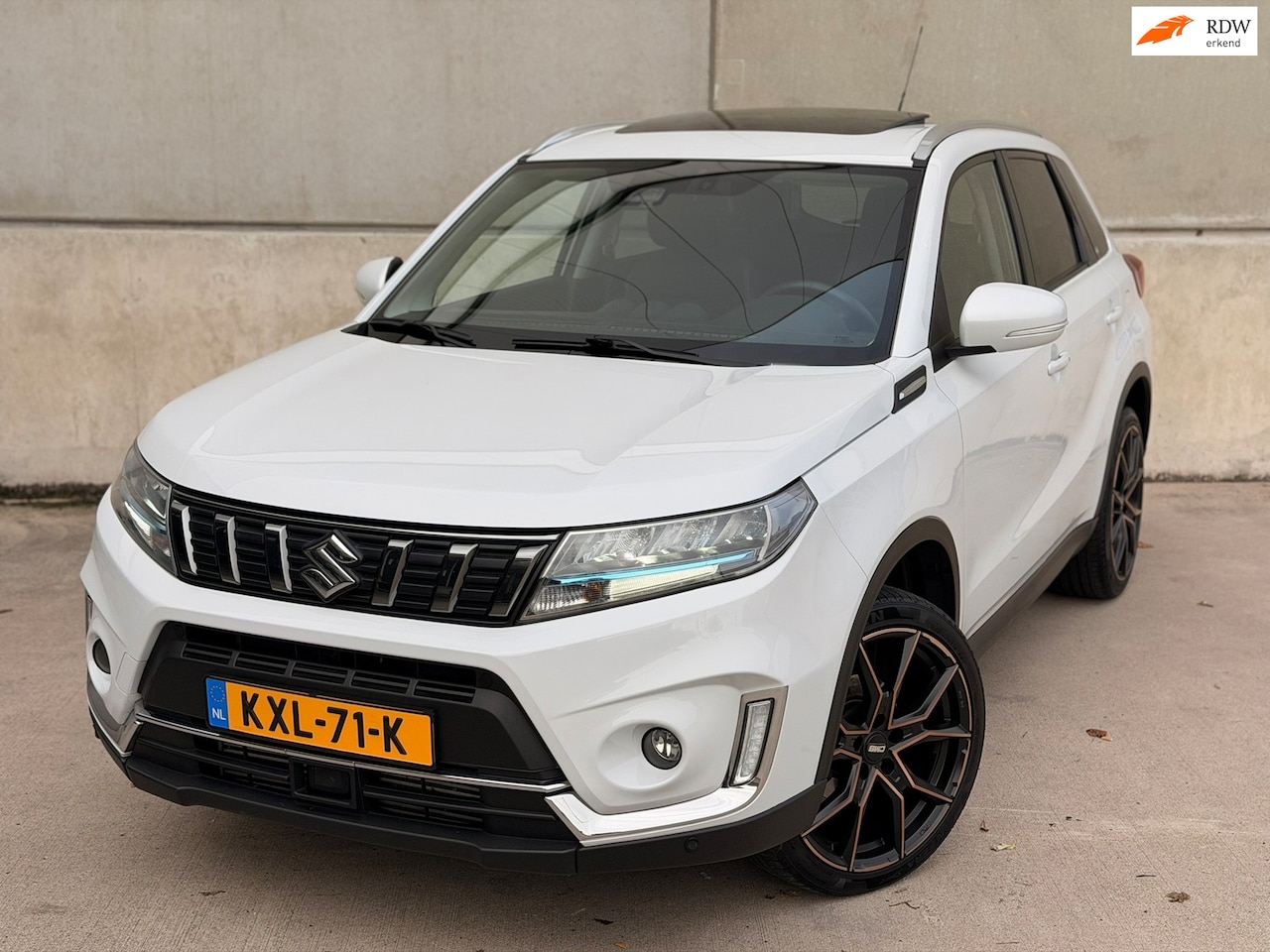 Suzuki Vitara - 1.4 4x4 Automaat Pano Leder/alca Camera CarPlay ACC DCC DAB - AutoWereld.nl