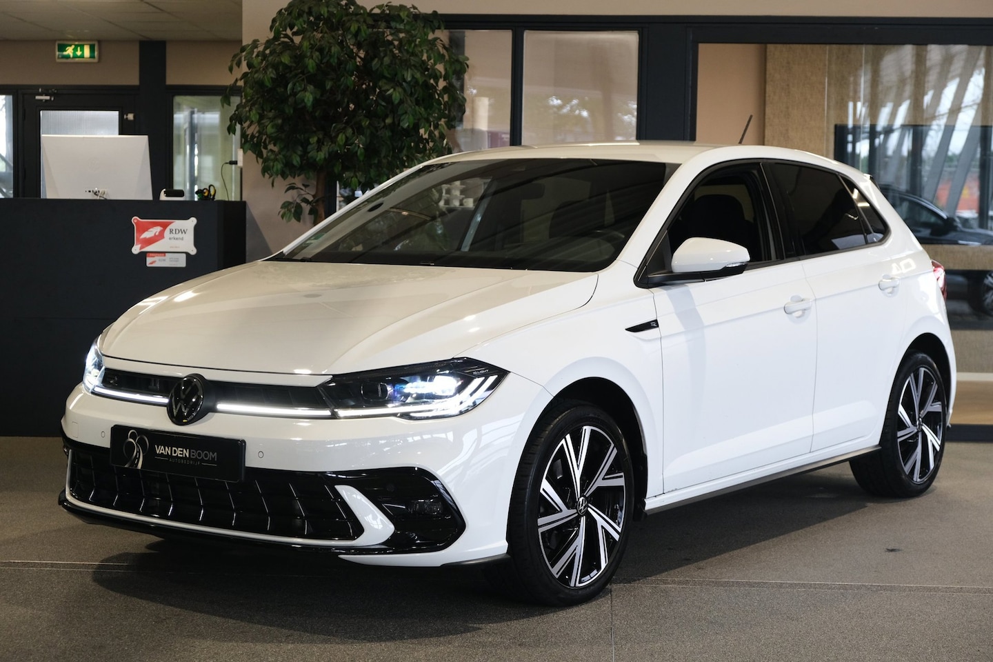 Volkswagen Polo - 1.0 TSI 110PK 2x R-Line DSG Facelift IQ Matrix Led Camera Virtual ACC Bergamo - AutoWereld.nl