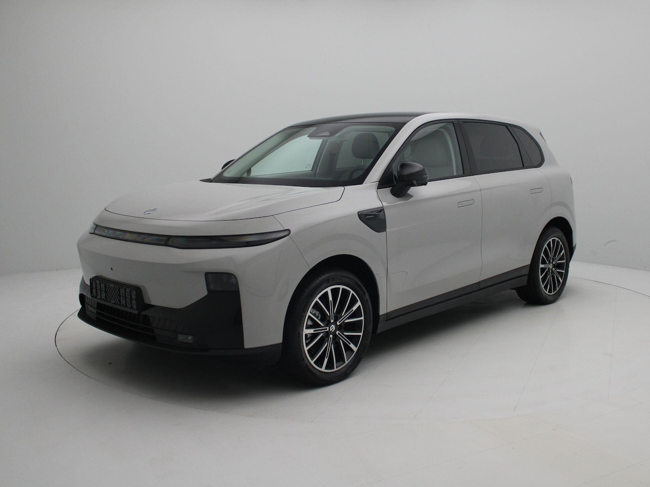 Leapmotor B10 - Design ProMax 67.1 kWh | DEMO SALE | VAN € 34.245,- VOOR € 31.995,- - AutoWereld.nl