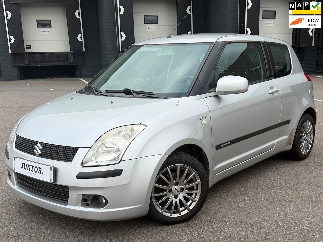 Suzuki Swift - 1.5 Exclusive 100PK/SPORTVELGEN/KEYLES/AIRCO/NAP - AutoWereld.nl