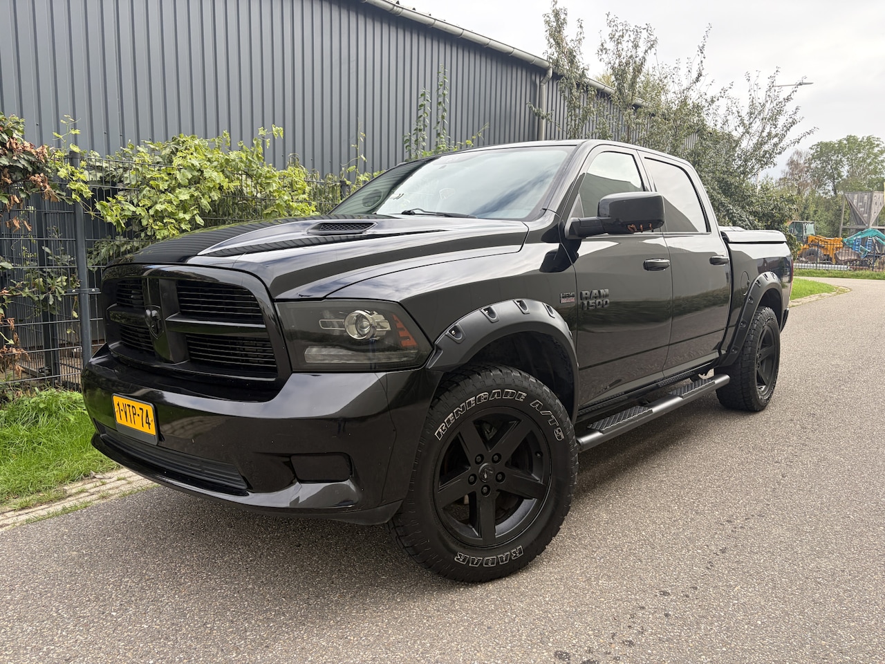 Dodge Ram 1500 - 5.7 V8 4x4 Crew Cab 5'7 Sport / AUTOMAAT / NAVI / SCHUIFDAK / LPG - AutoWereld.nl