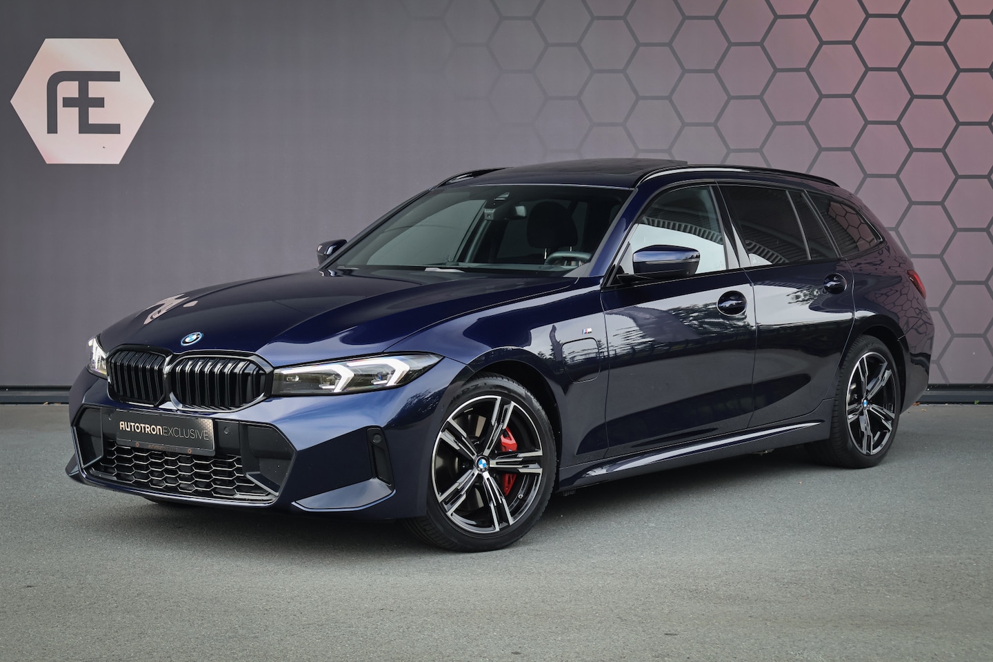 BMW 3-serie Touring - 330e | 25MY | LCI FACELIFT | BTW-AUTO | ELEK. HAAK | HEAD UP | HARMAN & KARDON | SFEERVERL - AutoWereld.nl