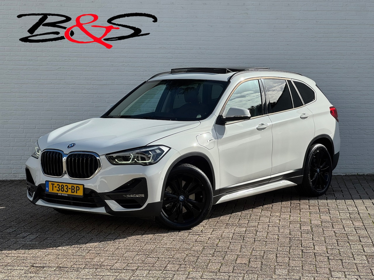 BMW X1 - XDrive25e eDrive Edition Trekhaak Leder Panorama dak Led Adaptieve cruise - AutoWereld.nl