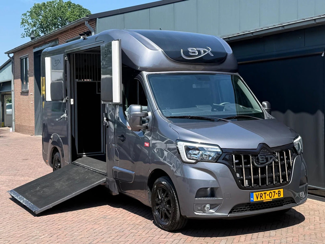 Renault Master - STX S3 Paardenwagen Automaat Hengsten uitvoering N1 - AutoWereld.nl
