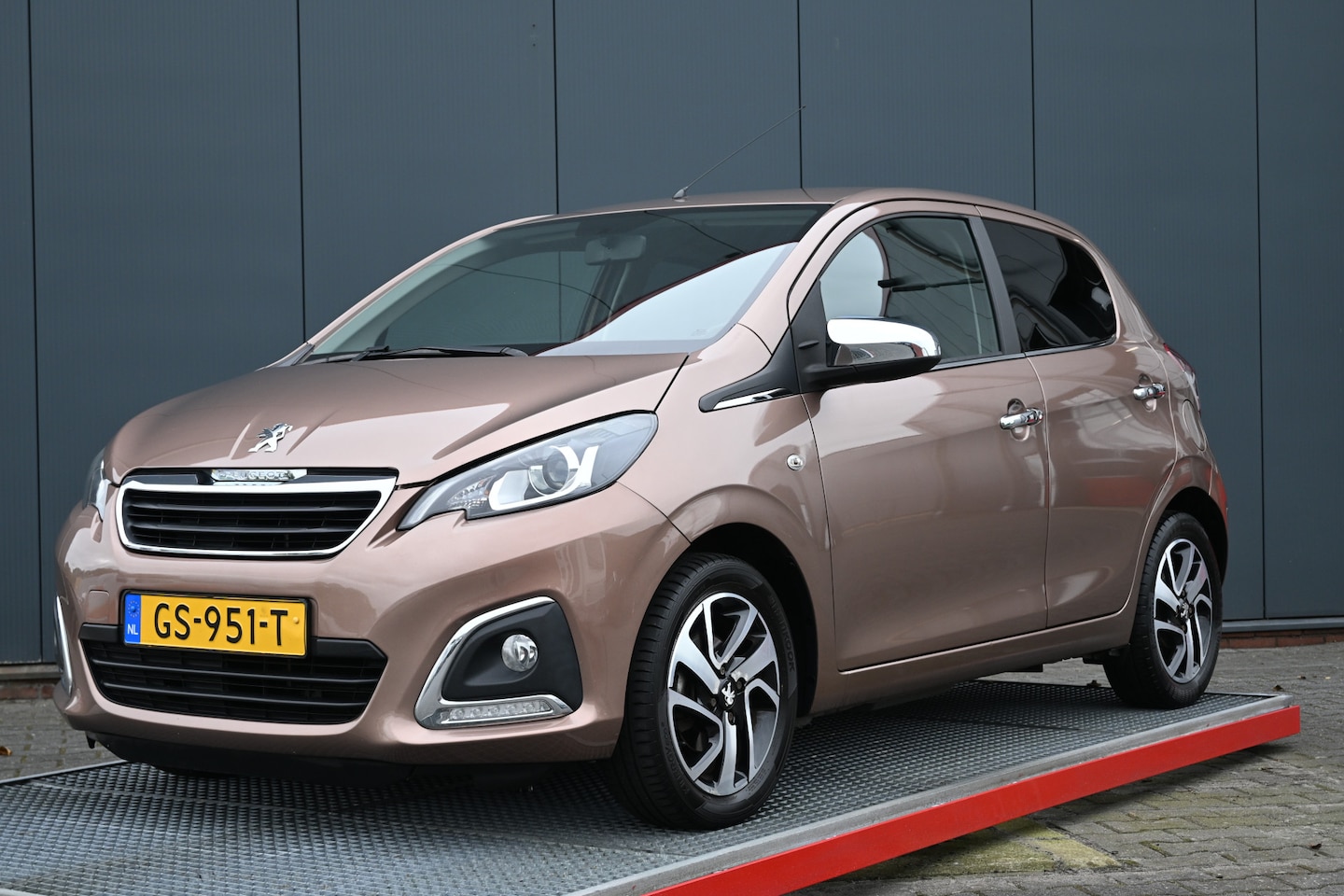 Peugeot 108 - 1.0 e-VTi Première trekhaak camera climate - AutoWereld.nl