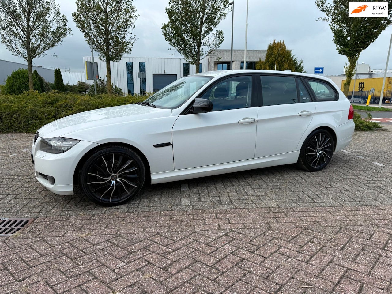 BMW 3-serie Touring - 318i Business Line netjes van binnen en buiten - AutoWereld.nl