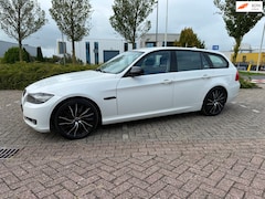BMW 3-serie Touring - 318i Business Line netjes van binnen en buiten
