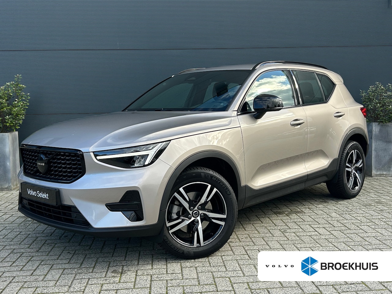 Volvo XC40 - 2.0 B4 Plus Dark | Harman/Kardon | Trekhaak | Camera | Pilot Assist | - AutoWereld.nl