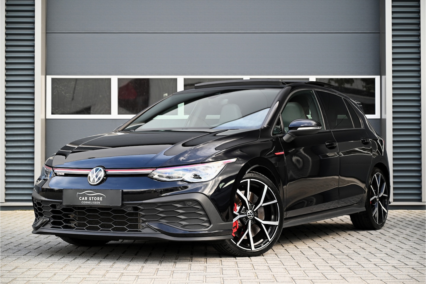 Volkswagen Golf - 2.0 TSI GTI CLUBSPORT 300 PK / PANO / LEDER / IQ LIGHTS / STOELKOELING / CAMERA / MEMORY / - AutoWereld.nl