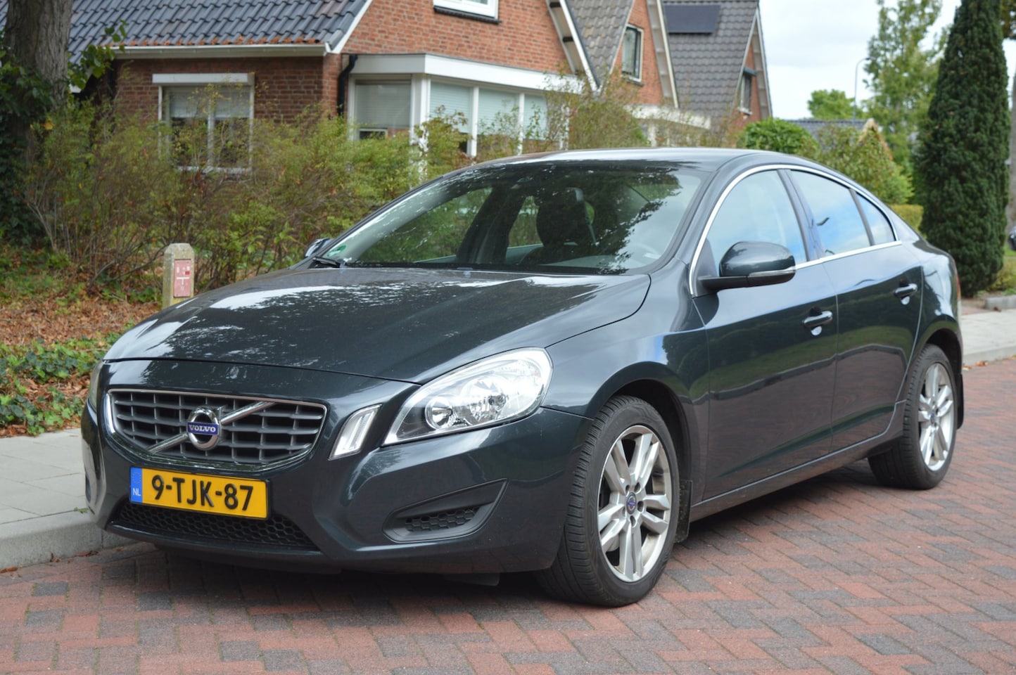 Volvo S60 - 2.0 D4 Summum Leer/dealer onderhouden/trekhaak - AutoWereld.nl