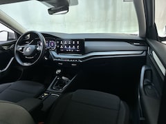 Skoda Octavia Combi - 1.0 TSI 110pk Ambition Navigatie Parkeersensoren App-Connect DAB+
