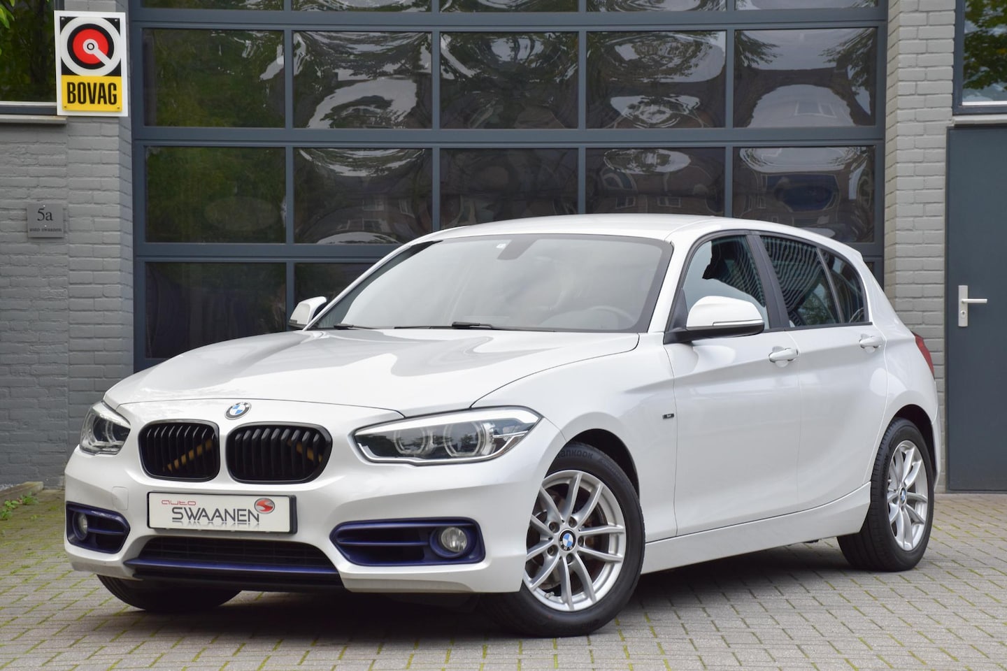 BMW 1-serie - 118d Sport | Trekhaak - AutoWereld.nl