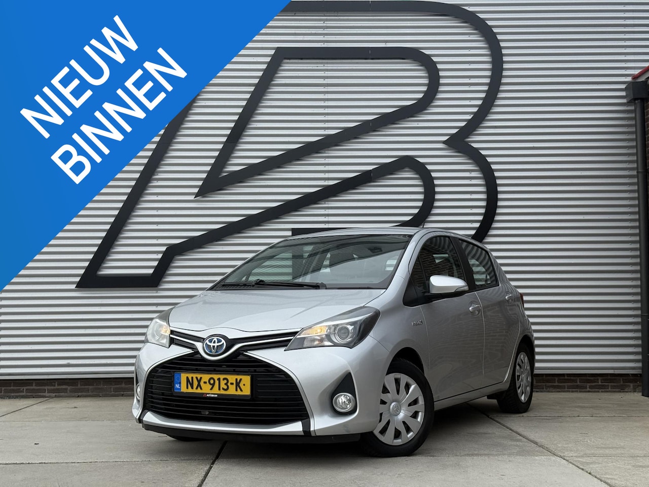 Toyota Yaris - 1.5 Hybrid Aspiration Bi-Tone 2e Eigenaar|Clima|Cruise|Trekhaak|Elektr. Ramen|APK tot 06-2 - AutoWereld.nl