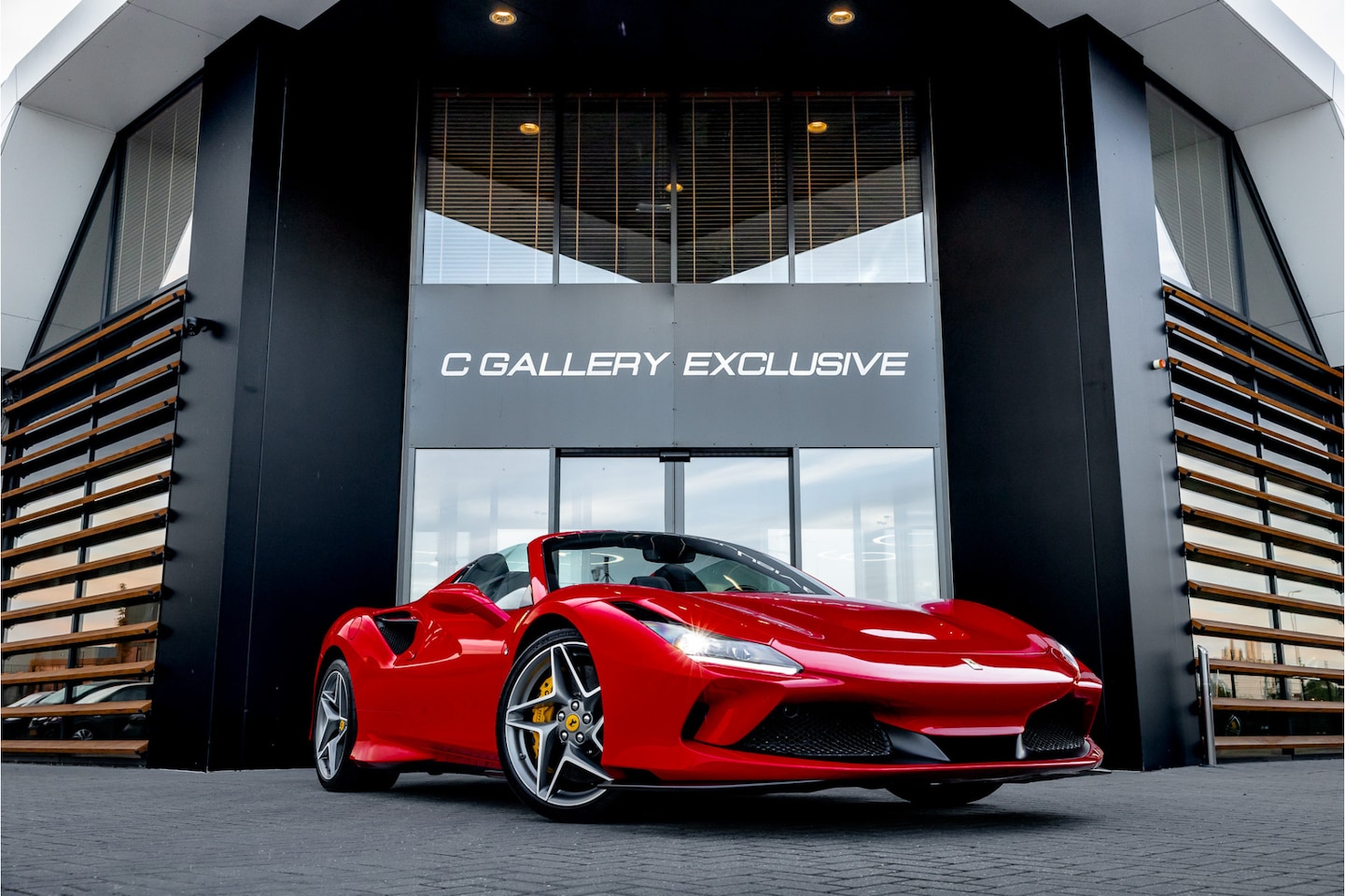 Ferrari F8 Spider - 3.9 V8 HELE - Passenger Display | Lift | Carbon - AutoWereld.nl
