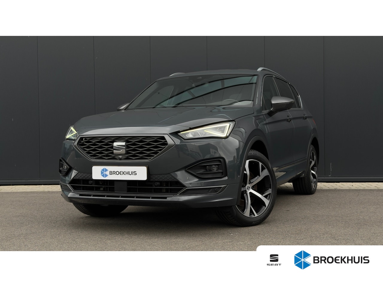 SEAT Tarraco - 1.4 TSI e-Hybrid PHEV FR Business Wegklapbare Trekhaak | Rondomzicht camera | Adaptive cru - AutoWereld.nl