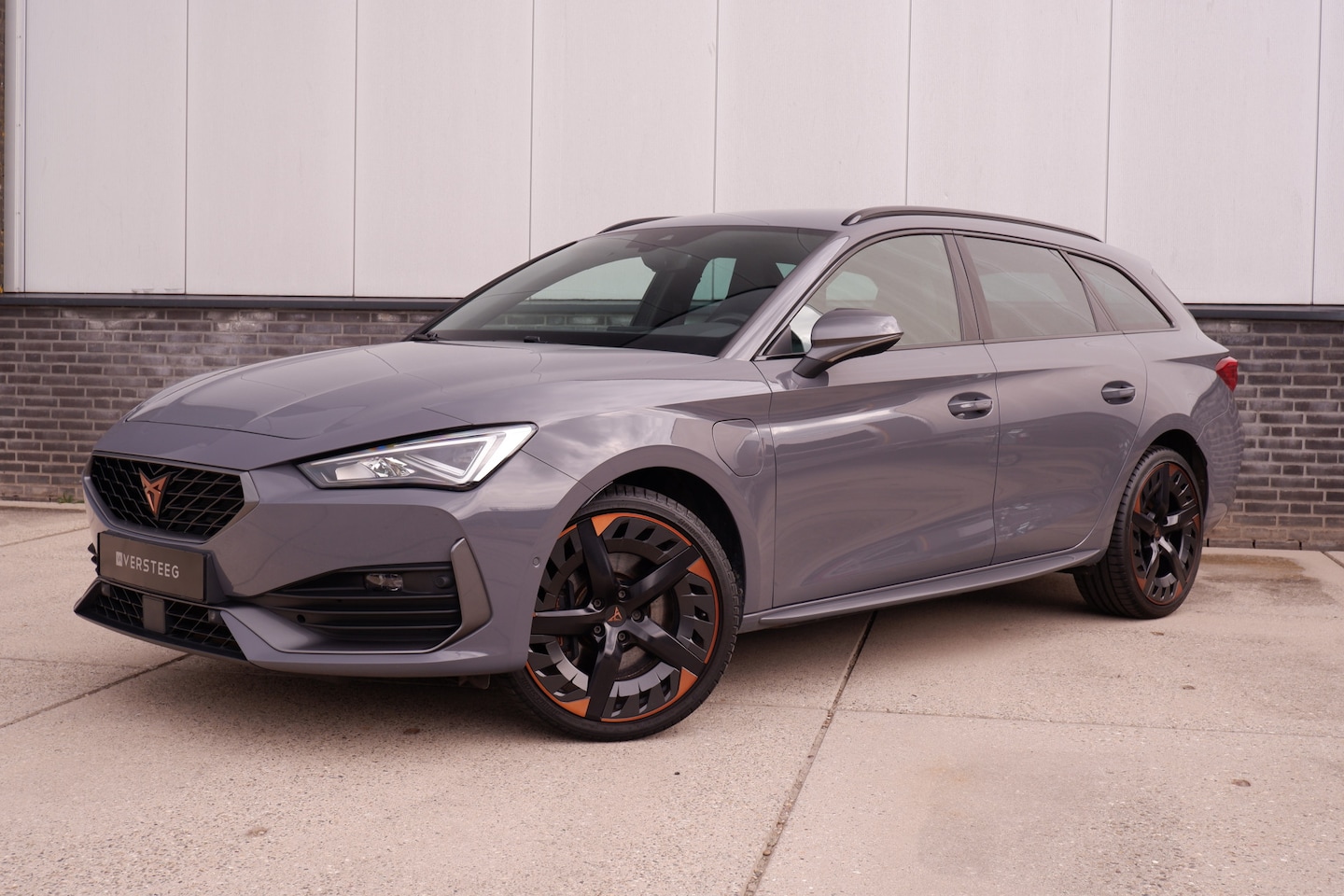 CUPRA Leon Sportstourer - 1.4 e-Hybrid VZ 245PK | Sfeerverlichting | Camera | Carplay | LED | - AutoWereld.nl