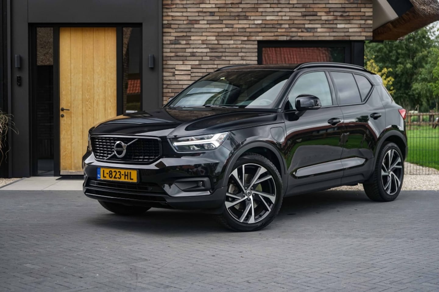 Volvo XC40 - R-Design T5 Recharge 1.5 T5 PHEV 262PK Memory/ACC/Trkhk/RCam/Black-line - AutoWereld.nl