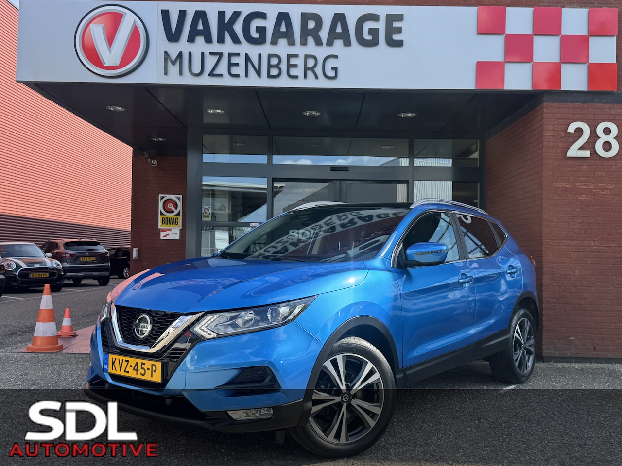 Nissan Qashqai - 1.3 DIG-T N-Connecta 160 PK!! // PANO-DAK // NAVI + CARPLAY // CAMERA // PDC V+A // STOELV - AutoWereld.nl