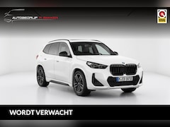 BMW iX1 - xDrive30 67 kWh // M-Sport | Panoramadak | Harman Kardon | HUD | Shadow Line | 360 camera
