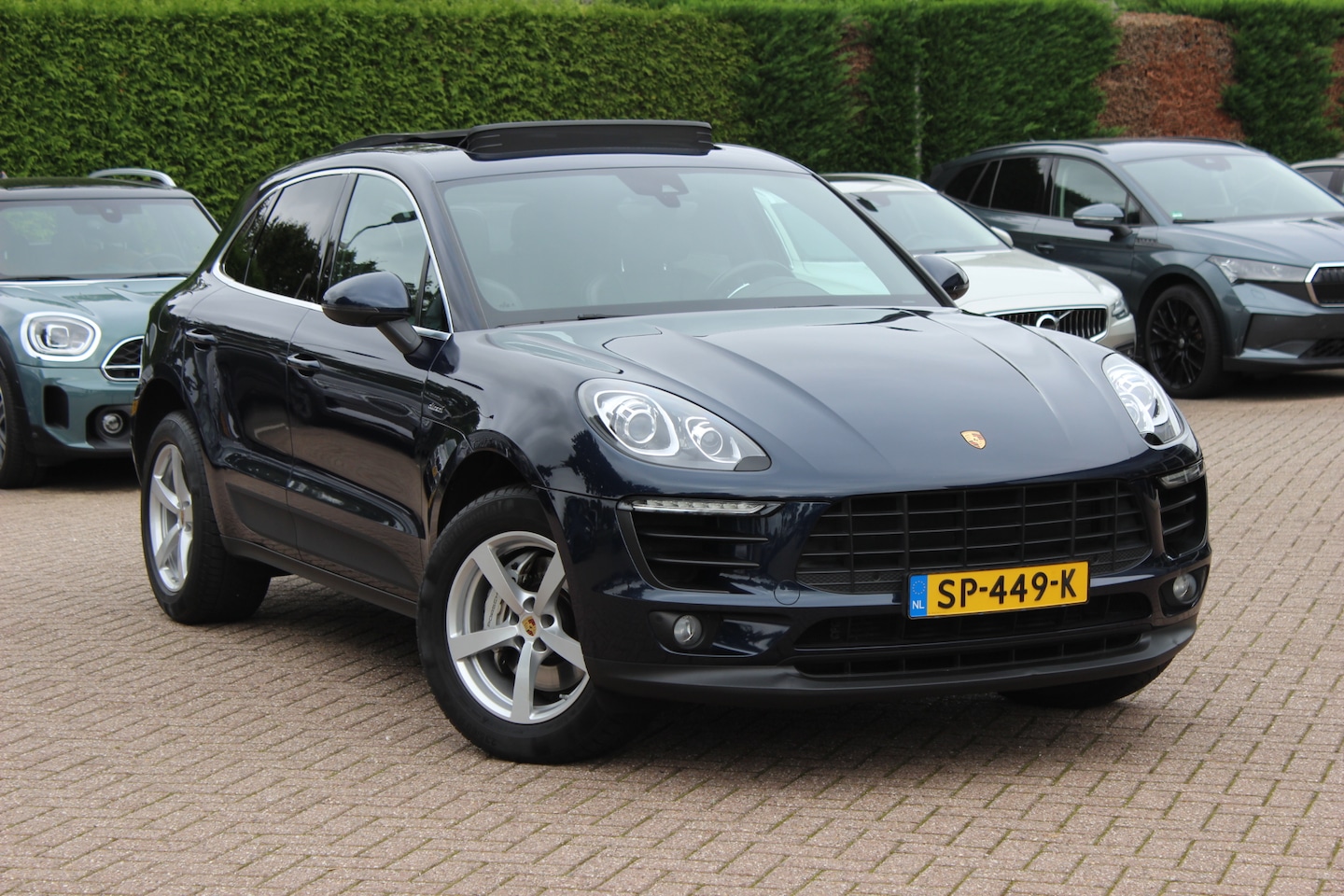 Porsche Macan - 3.0 D S / Panoramadak / Adaptieve Stoelen / Parkeerhulp V+A / 19'' / Navigatie / Stoelverw - AutoWereld.nl