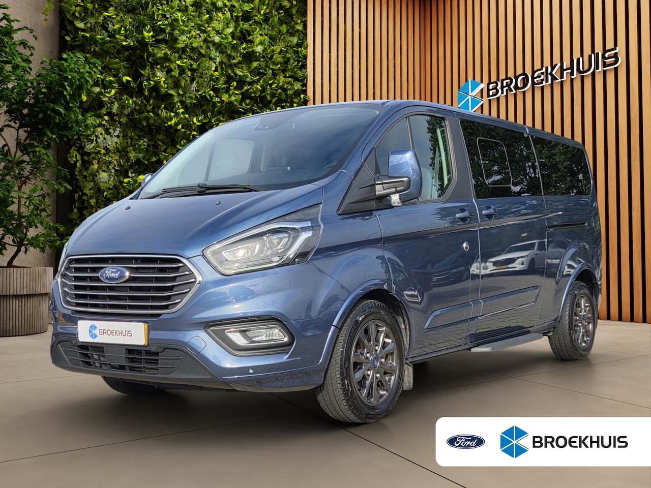 Ford Transit Custom - 320 2.0 170PK Dubbele cabine Automaat Adaptieve cruise | Trekhaak | Xenon | Camera | Stoel - AutoWereld.nl