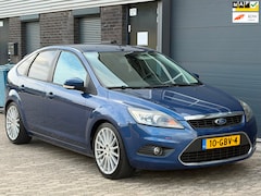 Ford Focus - 1.6 Titanium LEER NAVI CLIMA TREKHAAK APK