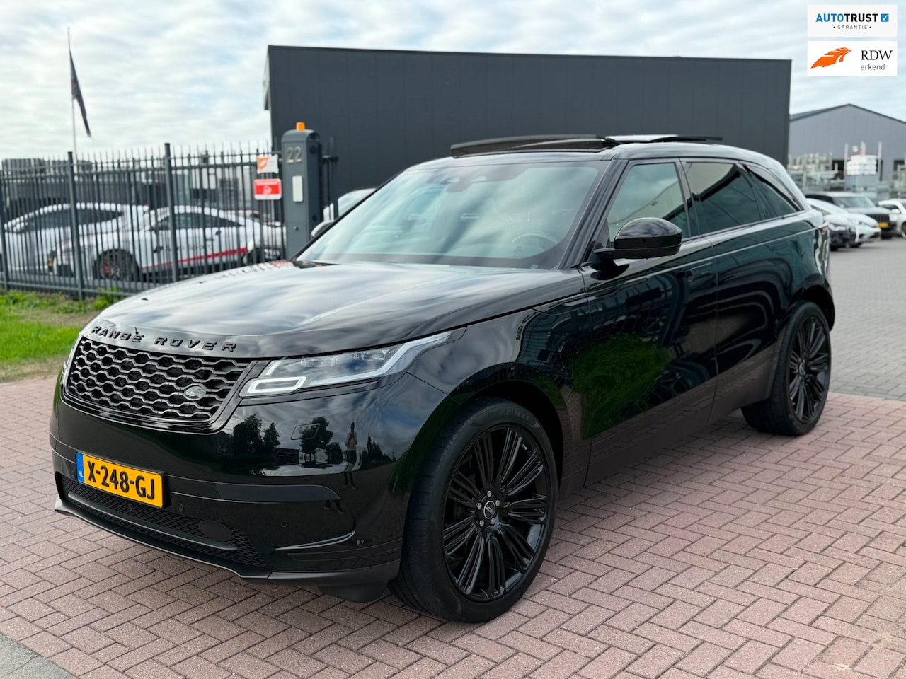 Land Rover Range Rover Velar - 2.0 P400e S 2022 Full Black ! Pano BTW - AutoWereld.nl