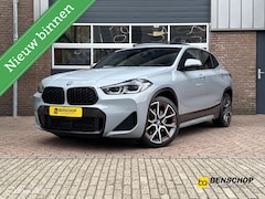 BMW X2 - sDrive20i M Sport - Mesh Panodak HUD Navi Carplay Camera Bucket Sportstoelen Brooklyn Grau