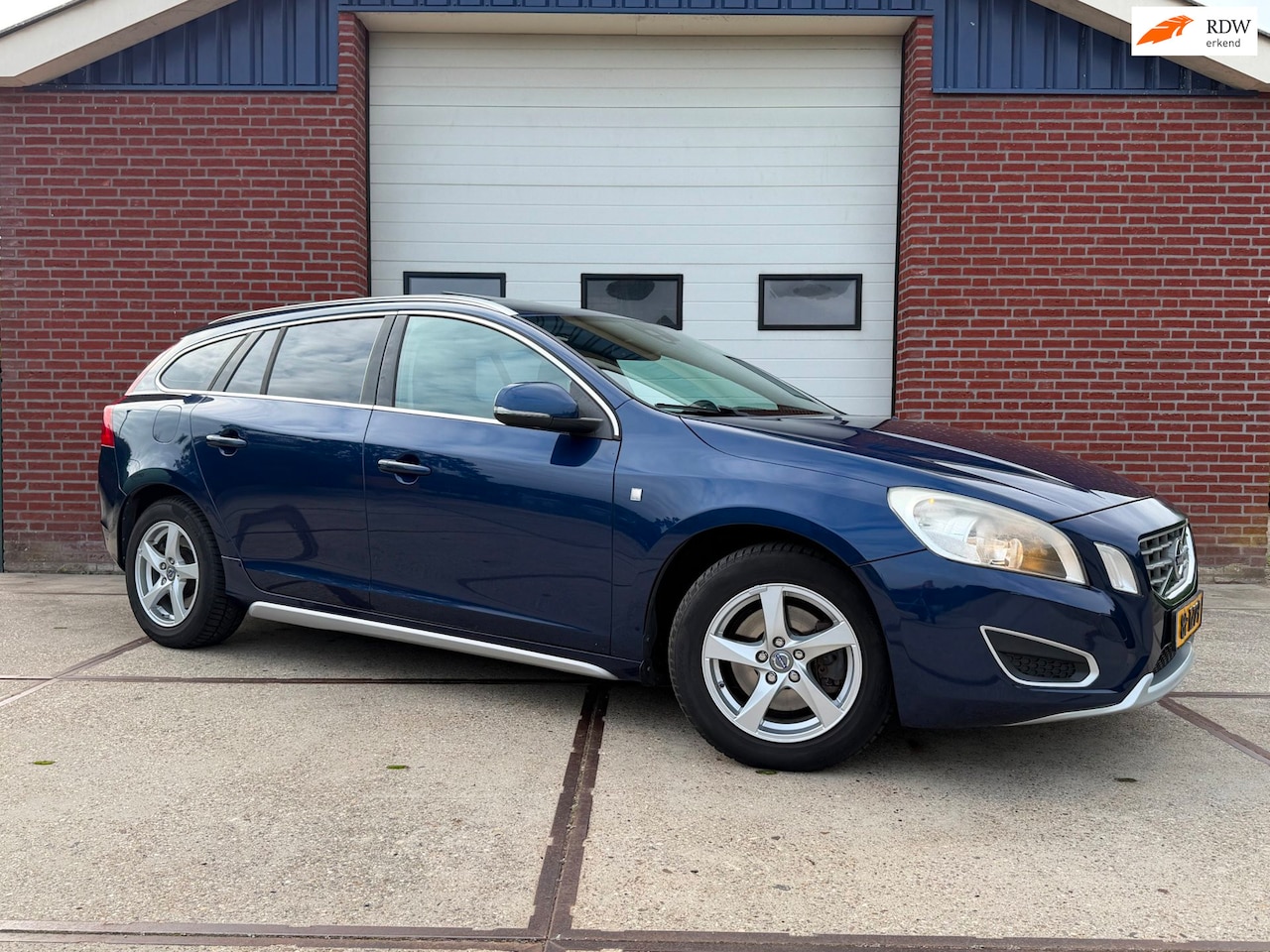 Volvo V60 - 1.6 T3 Ocean Race Trekhaak Schuifdak Vol Leder - AutoWereld.nl