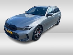 BMW 3-serie Touring - 330e / SoH 88, 5% / Trekhaak / Panoramadak / Camera / Head-up / 18'' / Keyless / Laser LED