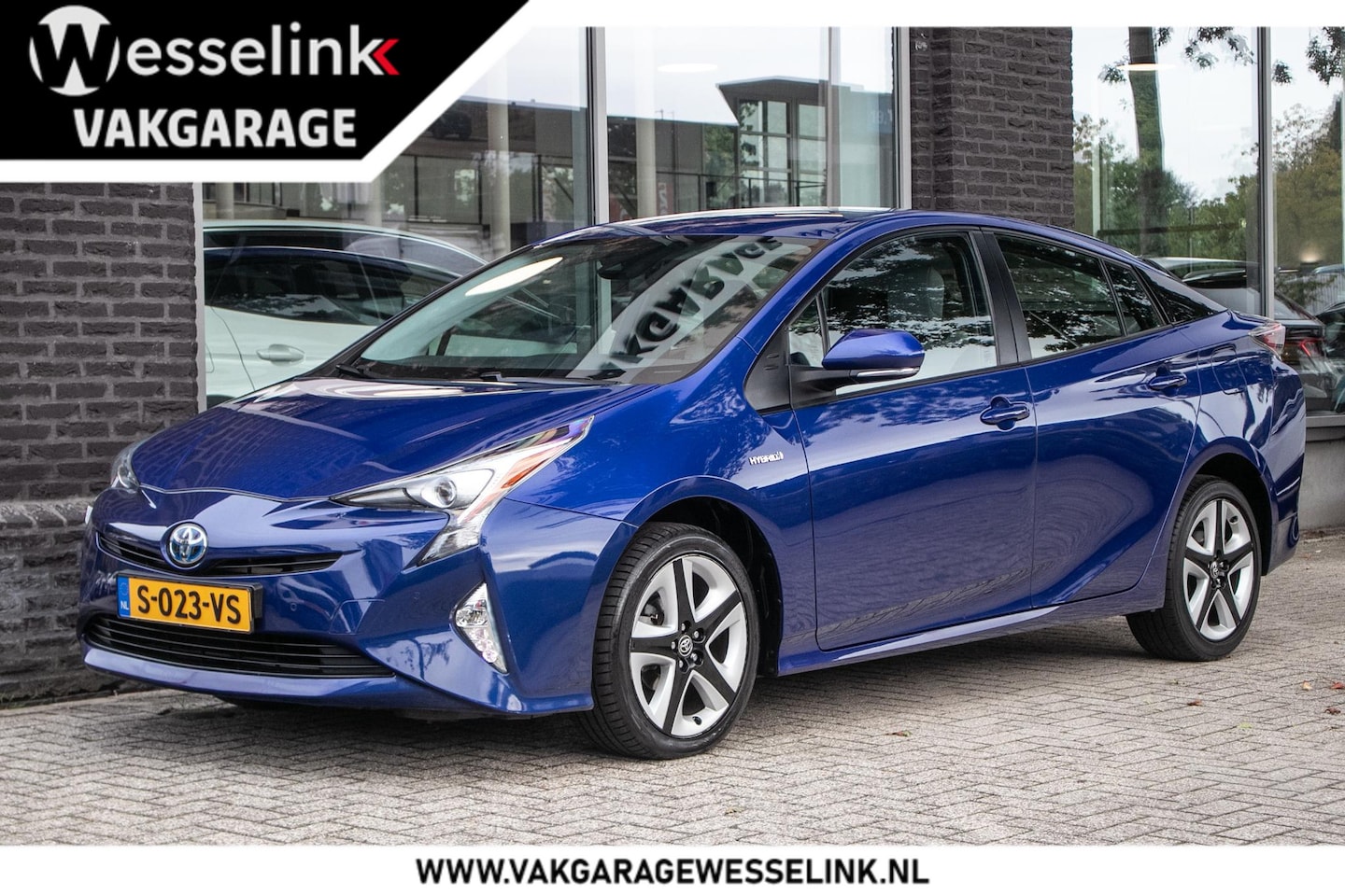Toyota Prius - 1.8 Black Edition | Adapt Cruise | Camera | Dealer onderhouden | - AutoWereld.nl