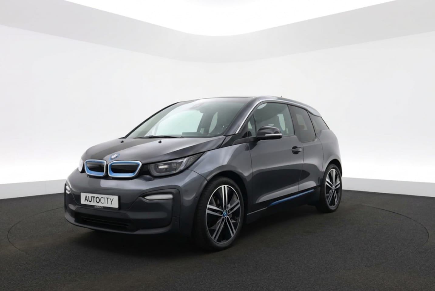 BMW i3 - Executive Edition 120Ah 42 kWh l SOH 98% l Panoramadak | Harman Kardon | Adaptive Cruise - AutoWereld.nl