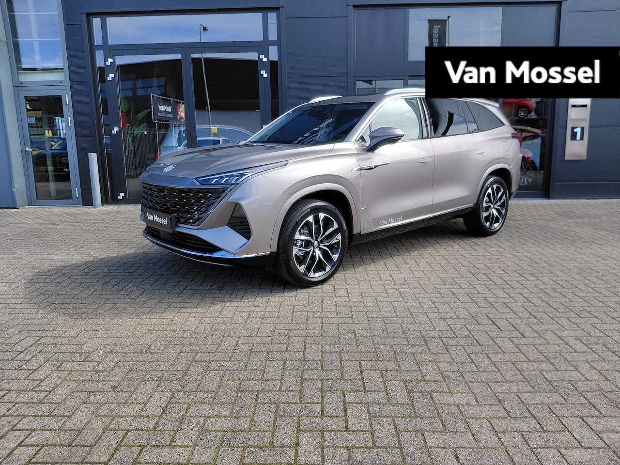 MG MGS9 - 1.5 Premium Plug-in Hybrid MGS9 PHEV 7-Zits Premium | Panoramadak | Stoelverwarming | 360 - AutoWereld.nl