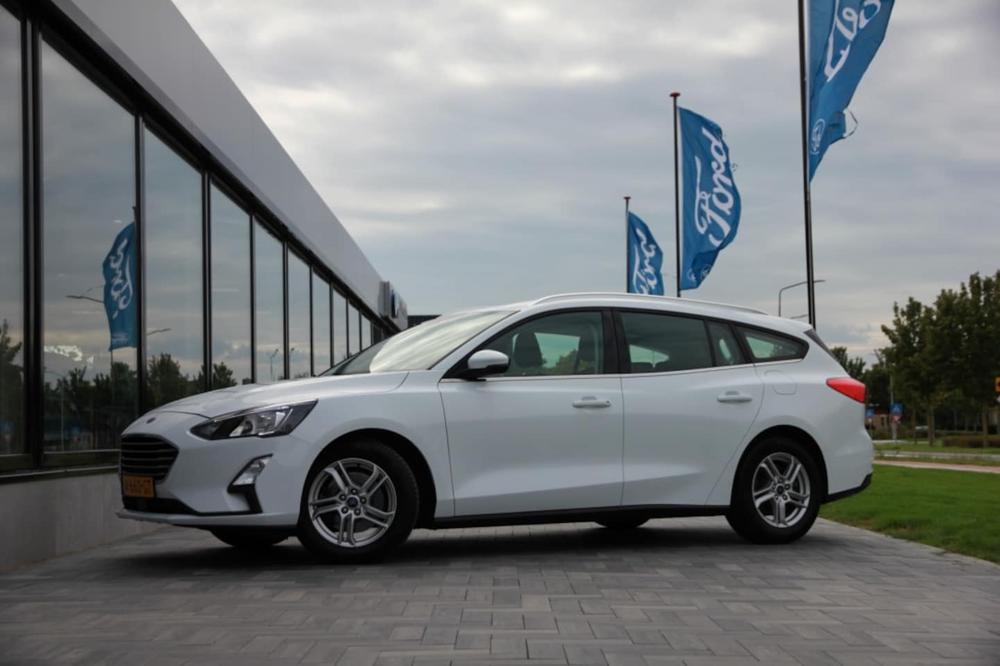Ford Focus Wagon - 1.0 EcoBoost Hybrid 125pk - AutoWereld.nl