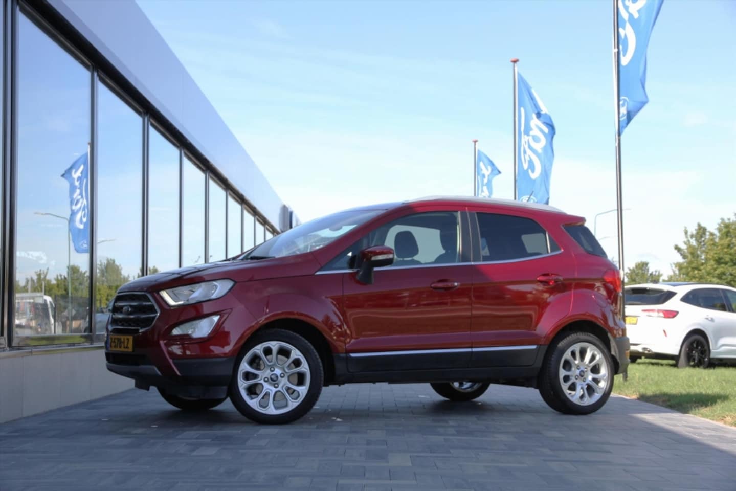 Ford EcoSport - 1.0 EcoBoost 125pk Titanium 'Ruby Red' | Winter pack - AutoWereld.nl