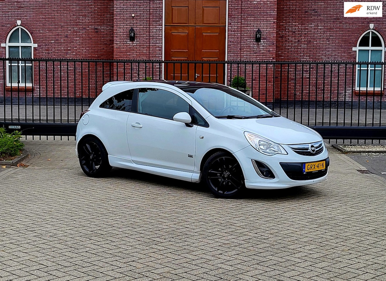 Opel Corsa - 1.4-16V / OPC Line / Airco / Stoelverwarming / Nieuwe Apk - AutoWereld.nl