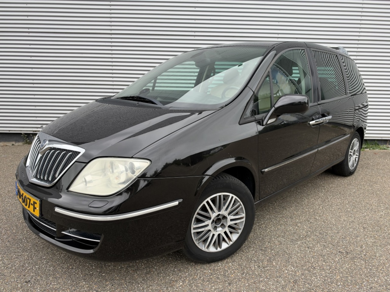 Lancia Phedra - 2.2 JTD Platino Automaat Leer Cruise APK t/m 25-6-2027 - AutoWereld.nl