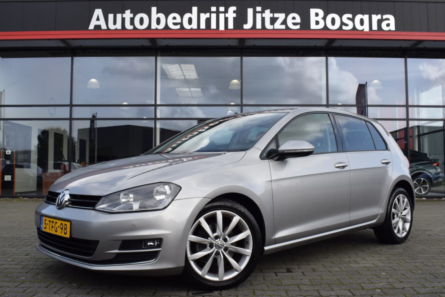Volkswagen Golf - 1.2 TSi Highline ECC | Half Leder | Full Map Navi | Telefonie | 17 Inch LMV - AutoWereld.nl