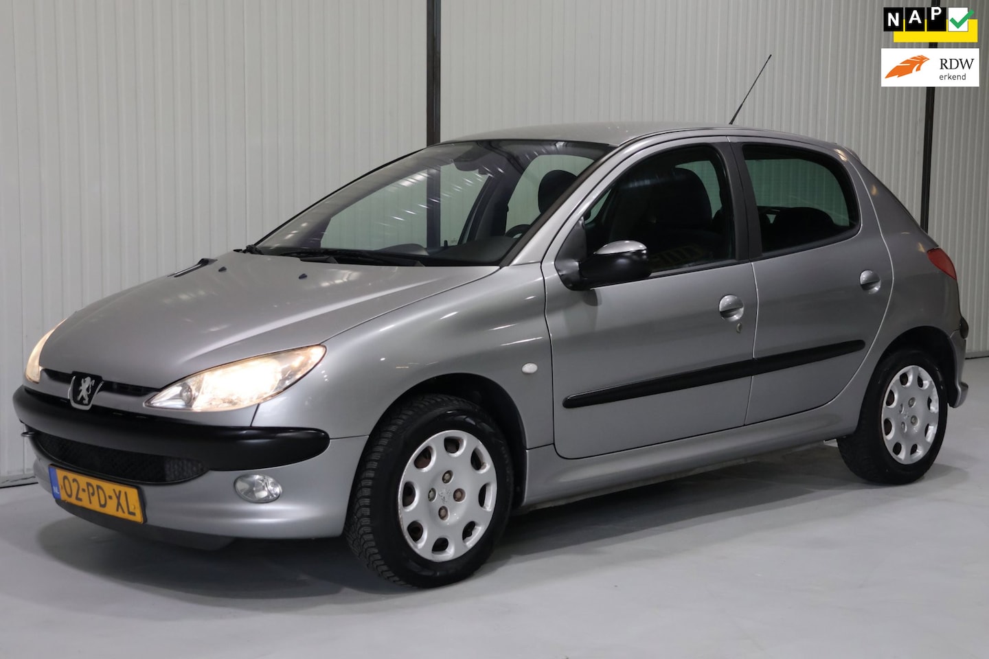Peugeot 206 - 1.4-16V Gentry CLIMA - NAP - NWE APK - TREKHAAK !! - AutoWereld.nl